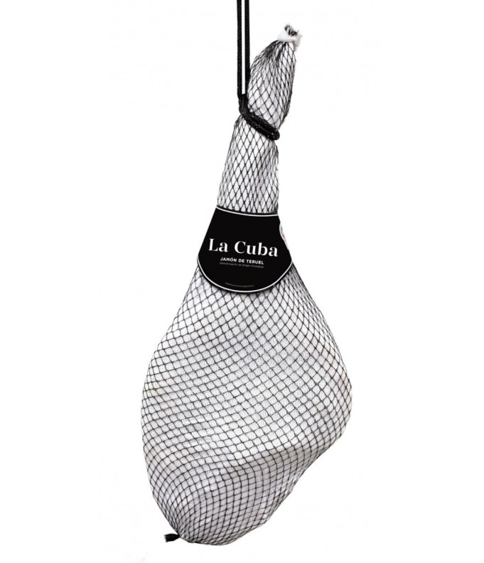 Jamón de Teruel D.O.P. de La Cuba destaca por su sabor único y su curación artesanal.
