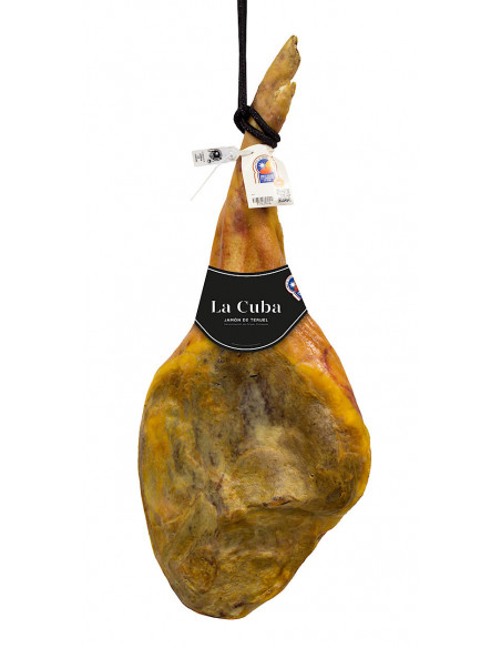 Jamón de Teruel D.O.P. de La Cuba destaca por su sabor único y su curación artesanal.