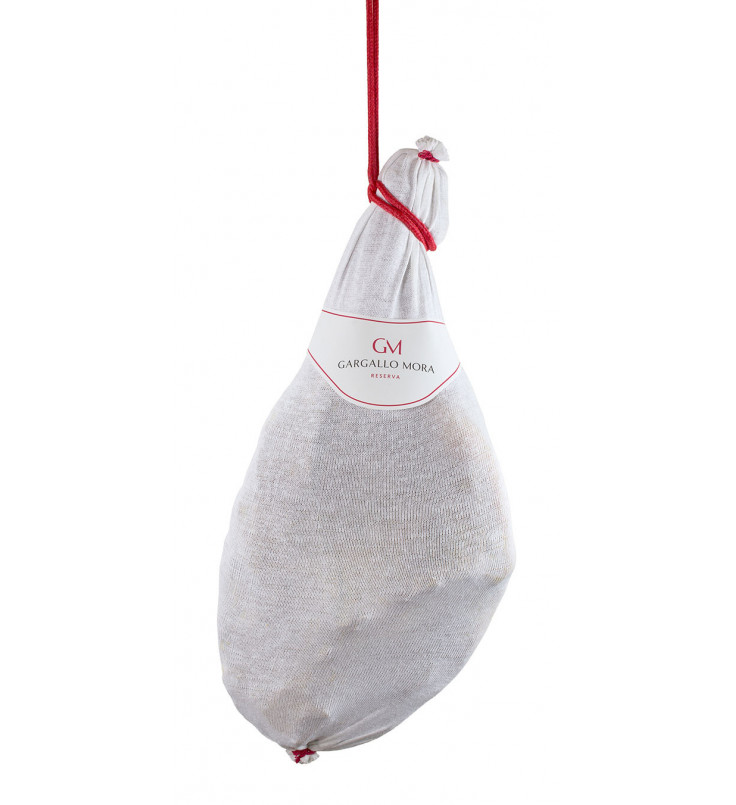 Jamón Reserva es un producto curado de manera artesanal, que ofrece una textura tierna y jugosa, con un sabor intenso 2