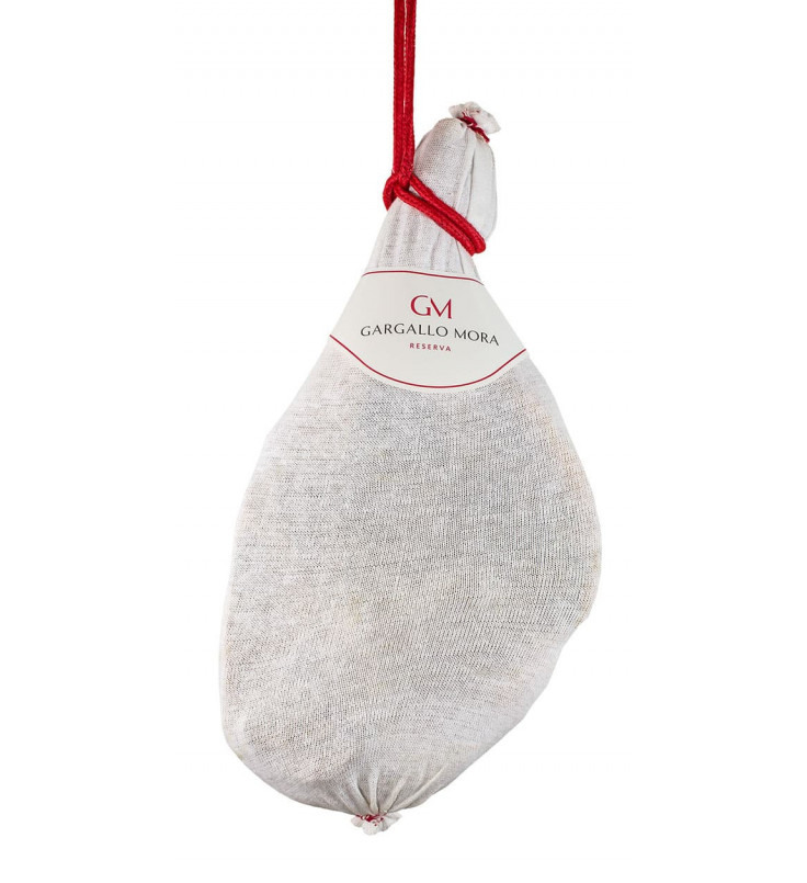 Jamón Hembra Gargallo Mora es un manjar curado artesanalmente, con una textura suave, jugosa y un sabor equilibrado 2